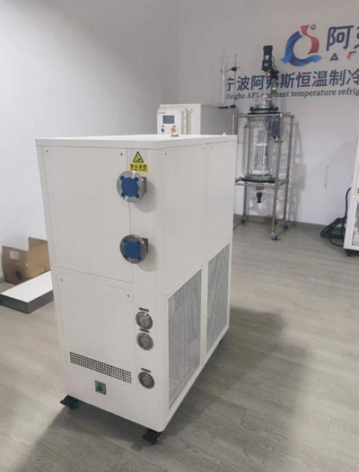 上海某化工企业购买的CT4防爆制冷控温系统已出厂