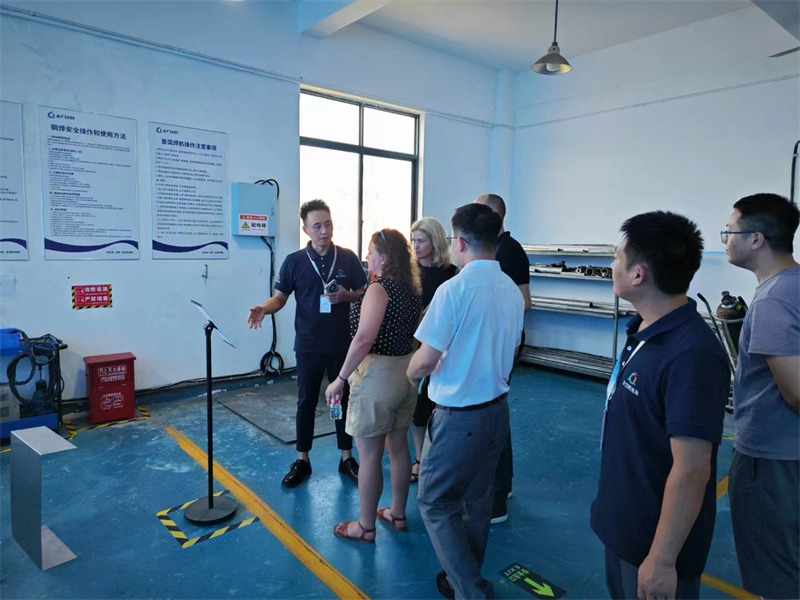 国外客户莅临我司考察，深化外贸交流与合作 图3